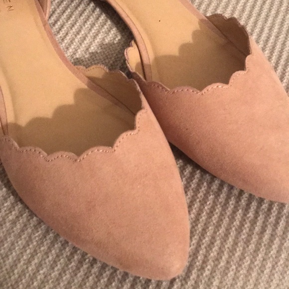 LC Lauren Conrad Shoes - NWOT LC Lauren Conrad Scallop Flats 💖